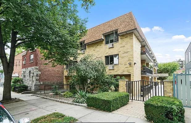 Sold by Crifasi Real Estate | media 25