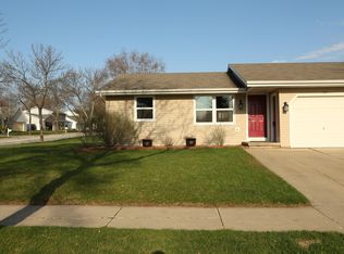 1137 Edgewood Dr, Green Bay, WI 54311