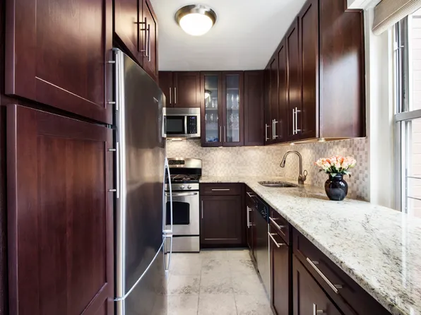 251 East 32nd Street image 3 of 9