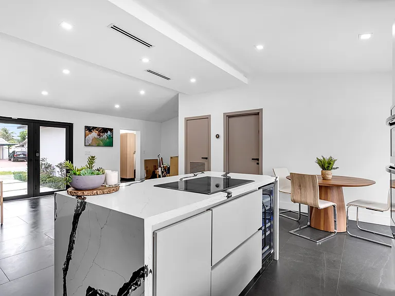 1713 SW 5th St — Photo 9