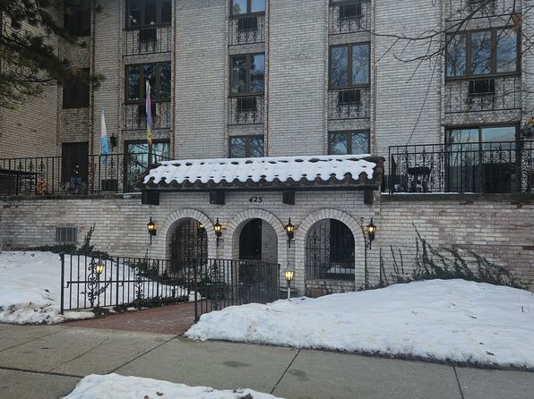 425 E Henry Clay St APT 207