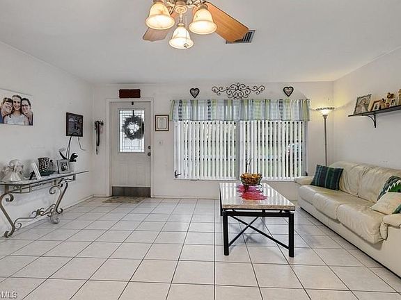 4th image of 28125 Sunset Dr