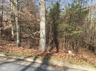 304 Pine Grove Dr, High Point, NC 27265