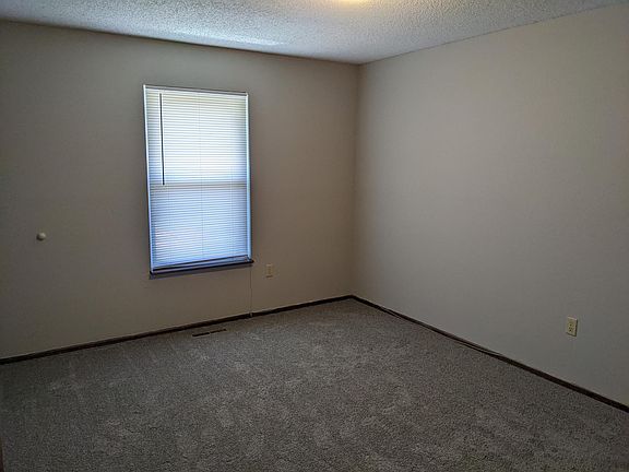 5th image of 510 SW Parkwood Dr