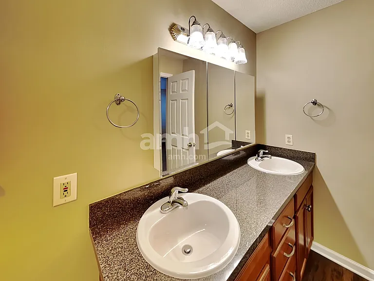 2027 Waterford Dr — Photo 13
