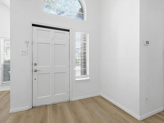 5th image of 5023 Falcon Hollow Rd