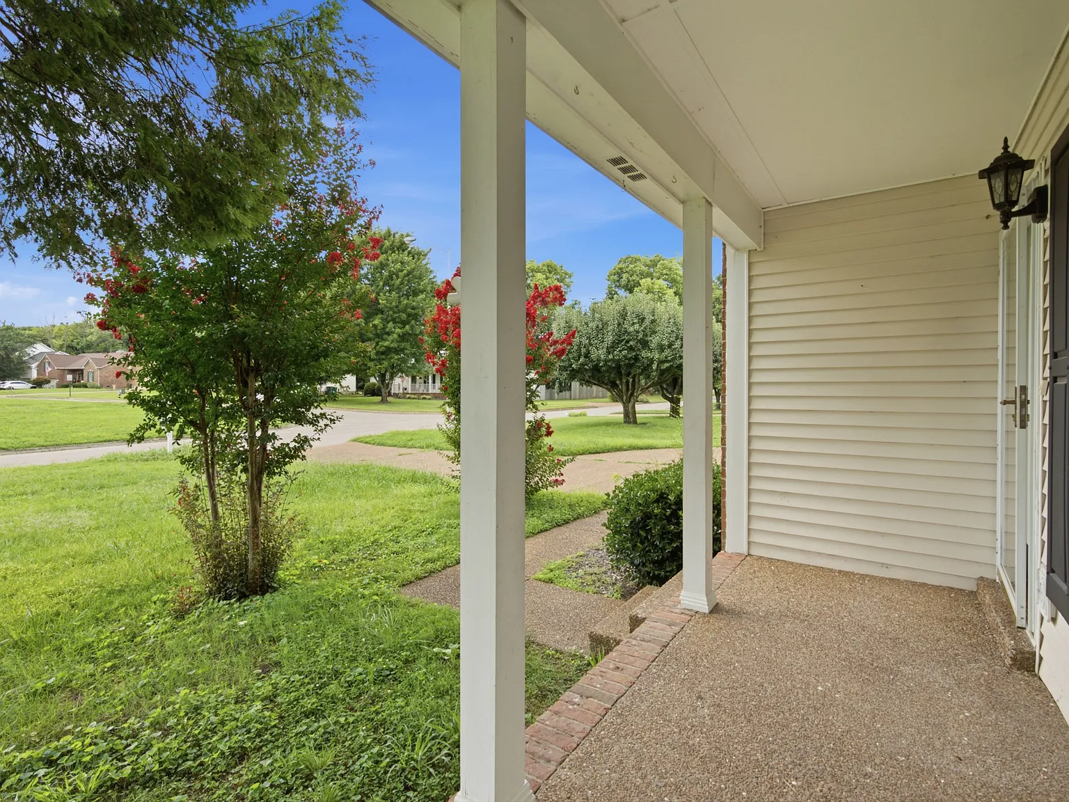 3 bed, 2020 sqft, $2,595 — Photo 3