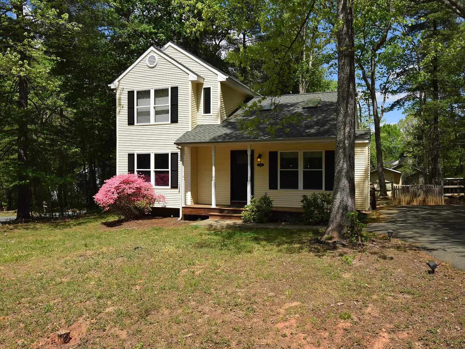 3 bed, 2.0 bath, 1236 sqft, $2,000 — Photo 1
