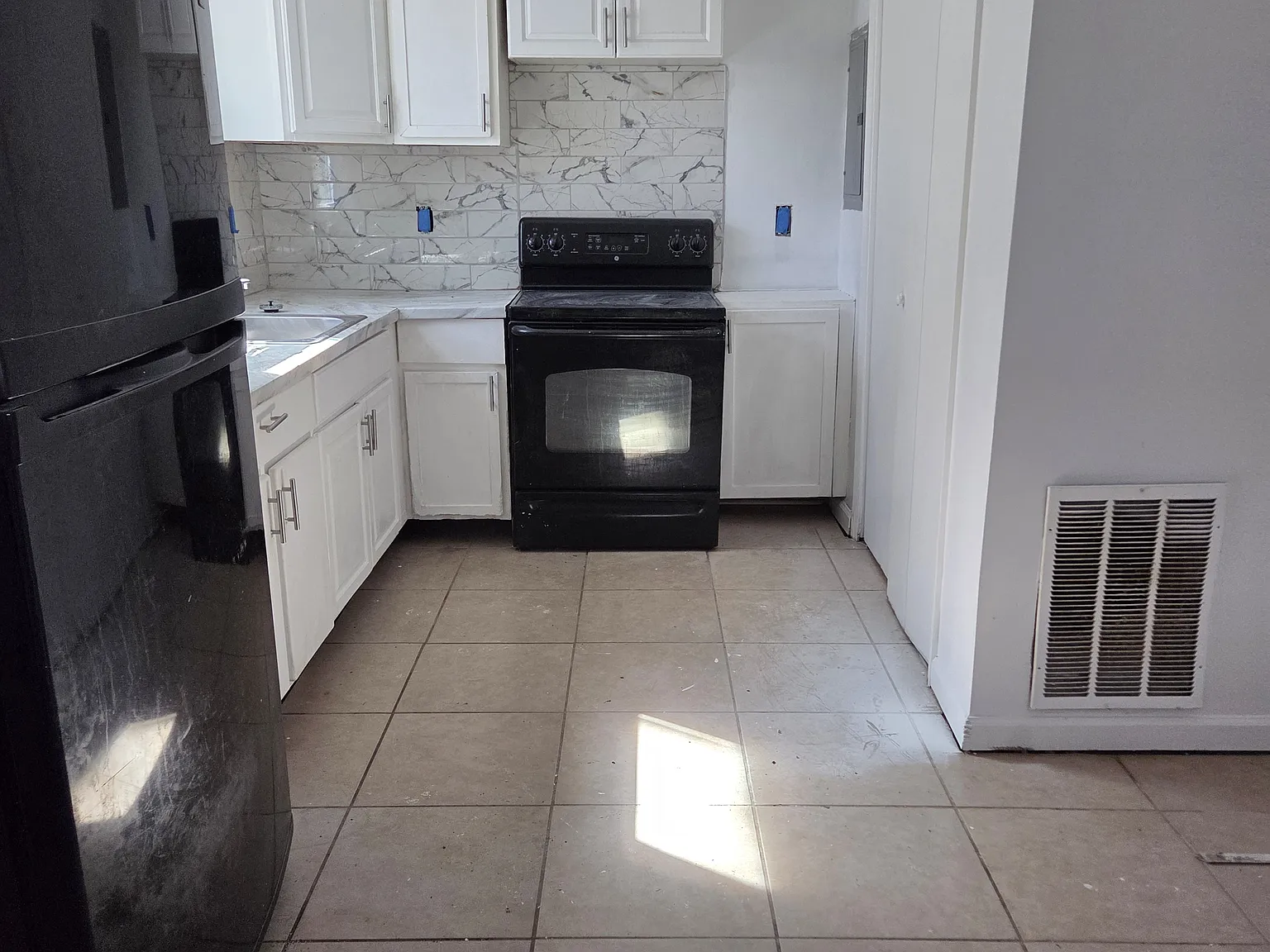 347 Grant Ave — Photo 3