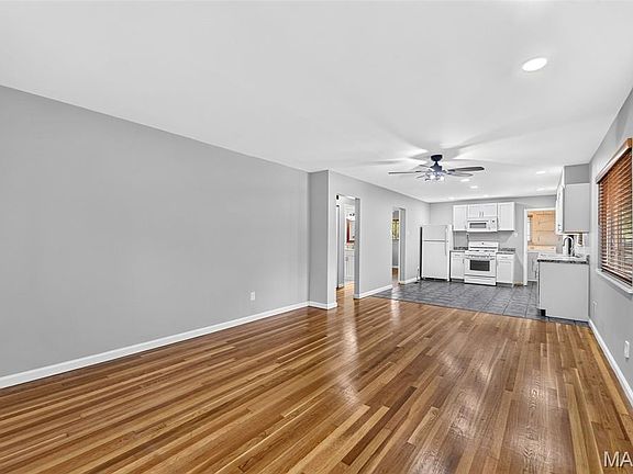 4th image of 1003 Saint Denis St