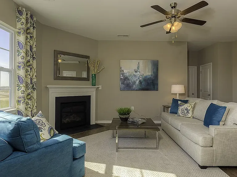 7689 Stonehouse Dr — Photo 4