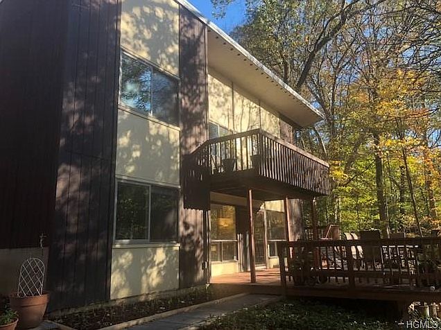 1st image of 8 Beaver Hollow Ln