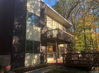 8 Beaver Hollow Ln, Airmont, NY 10952