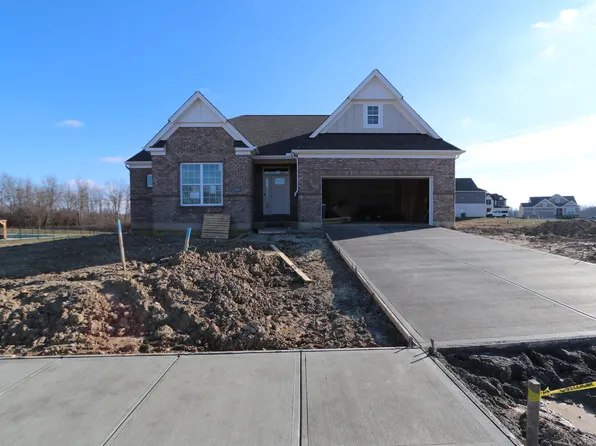2910 Sky Crossing Dr, Dayton, OH 45434