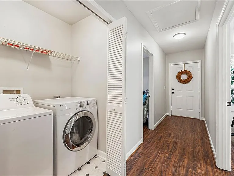 954 Fern Ave SE — Photo 11