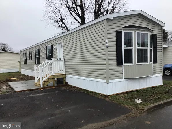 7818 Hampton Dr, Morrisville, PA 19067
