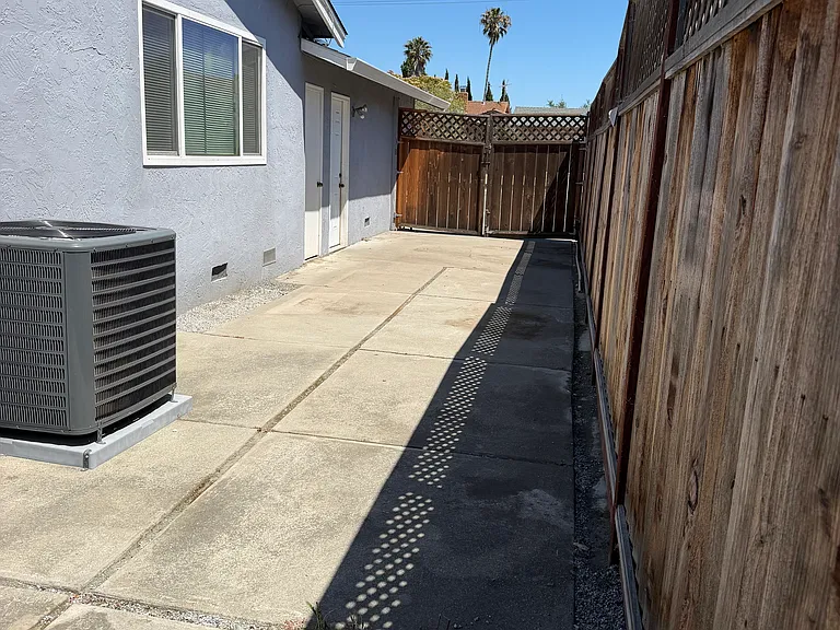 5895 Moores Ave — Photo 25