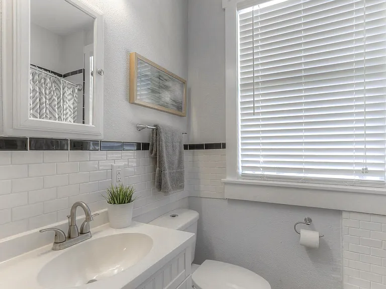 2904 W Estrella St #5 — Photo 19