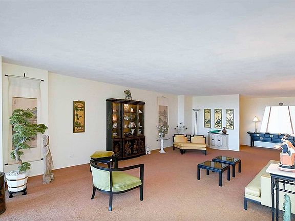 4th image of 27110 Grand Central Pkwy APT 21H