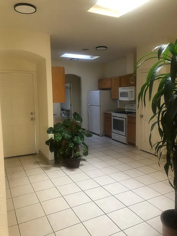 3 bed, 2.0 bath, 1200 sqft, $1,650 — Photo 2