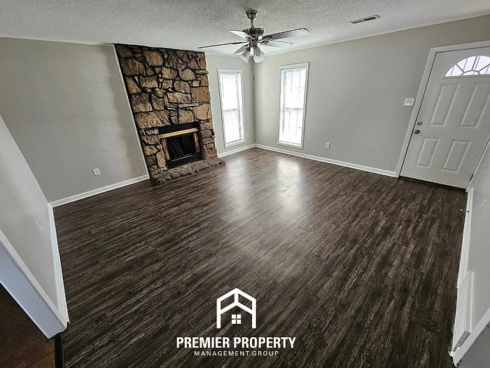 3475 Kirby Terrace Dr — Photo 2