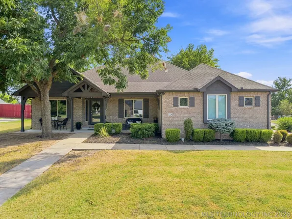 224 Williamsburg St, Catoosa, OK 74015