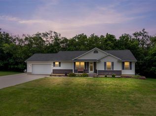 908 Sutliff Rd, Lisbon, IA 52253