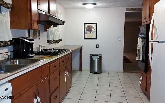 4th image of 323 Logan Pl