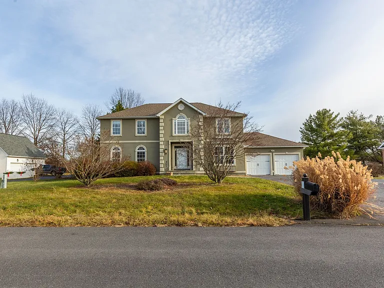 180 Muirfield Ct — Photo 2