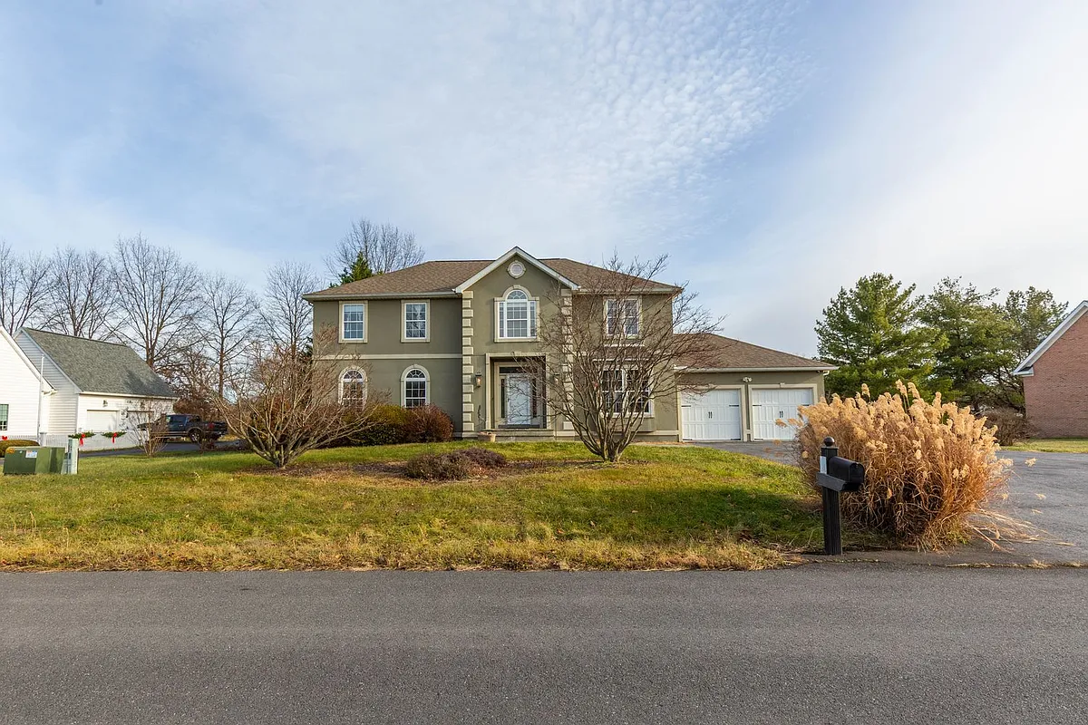 Building Photo - 180 Muirfield Ct