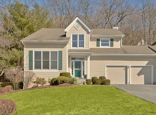 40 Weavers Hl, Mount Kisco, NY 10549