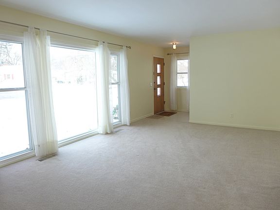 4th image of 1550 Woodside Dr