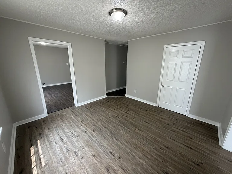 2156 Ethlyn Ave — Photo 5