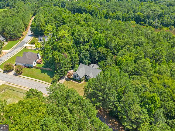 3rd image of 905 Daisy Ln