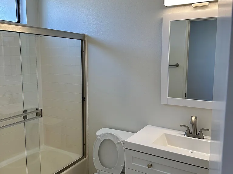 1536 S Saltair Ave #104 — Photo 14