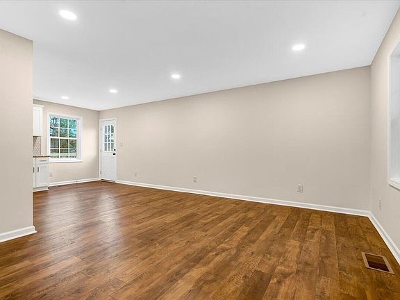 5th image of 103 Rooker St