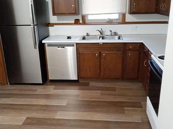 3rd image of 3112 B Ave