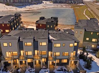 218 E Sherwood Sq NW #904, Calgary, AB T3R 0Y2