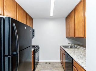 210 Braeshire Dr APT G, Ballwin, MO 63021