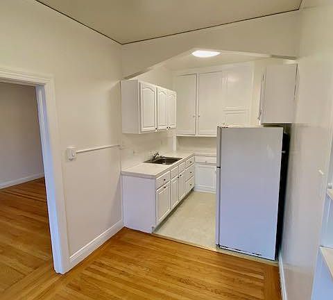 4th image of 2715 Cabrillo St #208