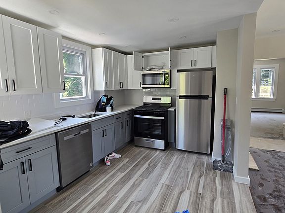 2nd image of 641 Van Duzer St #2