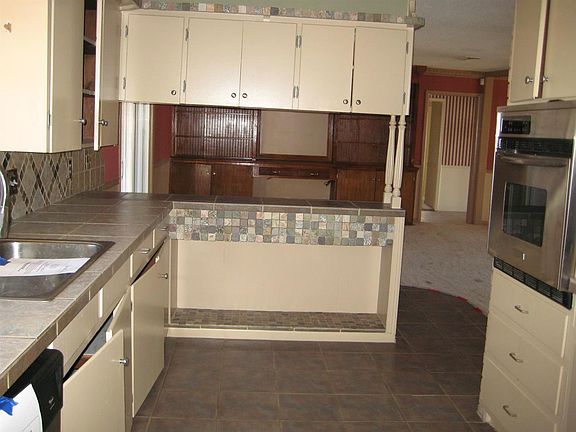 2nd image of 104 N Mockingbird Ln