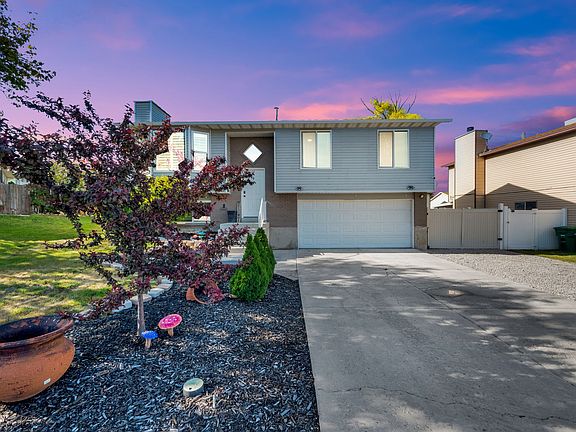 3rd image of 5568 Golden Gate Cir
