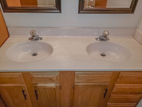 4th image of 113 W Parkview St #B