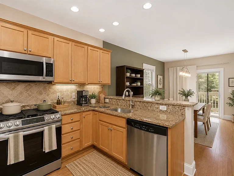 326 Centre St #3 — Photo 2