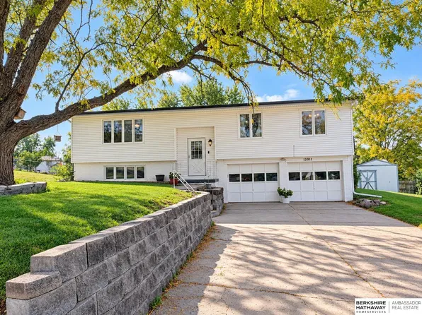 13911 Lisa Cir, Omaha, NE 68138
