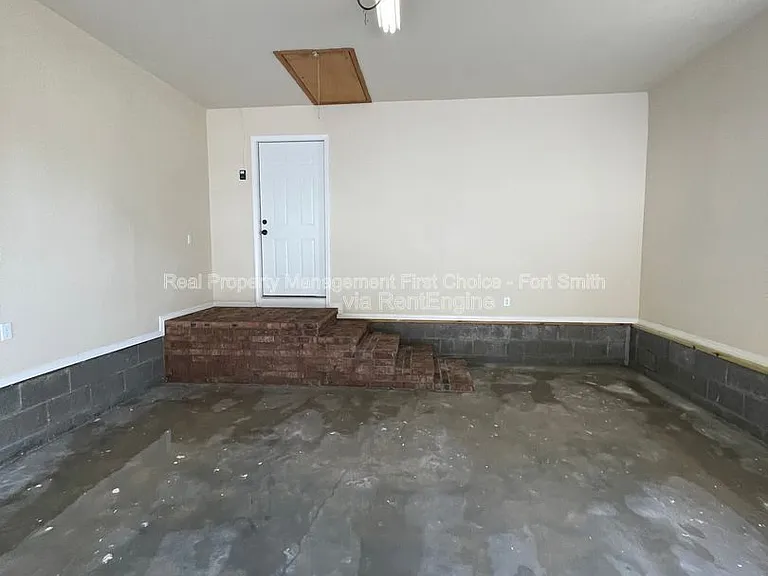 16 Charmont Dr — Photo 30
