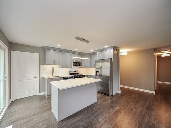 3rd image of 16701 Robinhood Dr