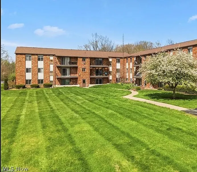 2 bed, 896 sqft, $925 — Photo 1