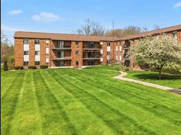 5240 Emil Ave SW Unit 104, Navarre, OH 44662